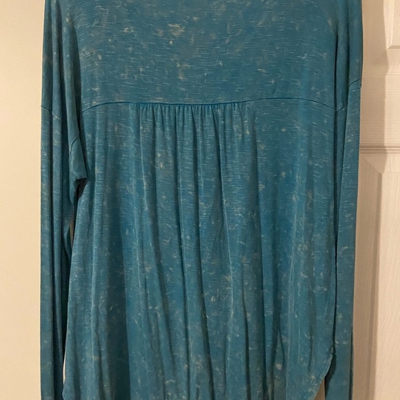 Very soft long sleeve shirt from Belle Du Jour - Picture 3 of 3